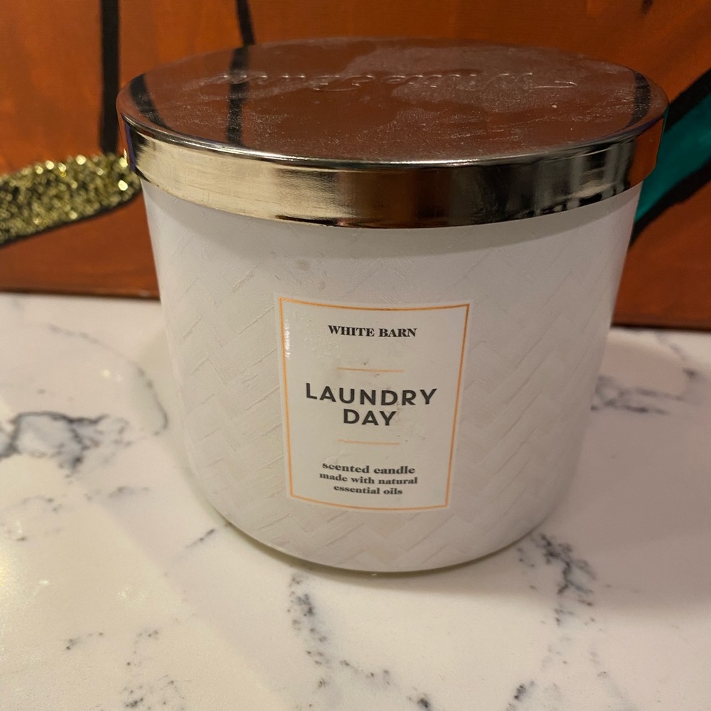 NWT Bath and Body Works Laundry Day Candle